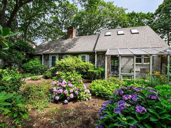 72 Loop Rd, Falmouth, MA 02540