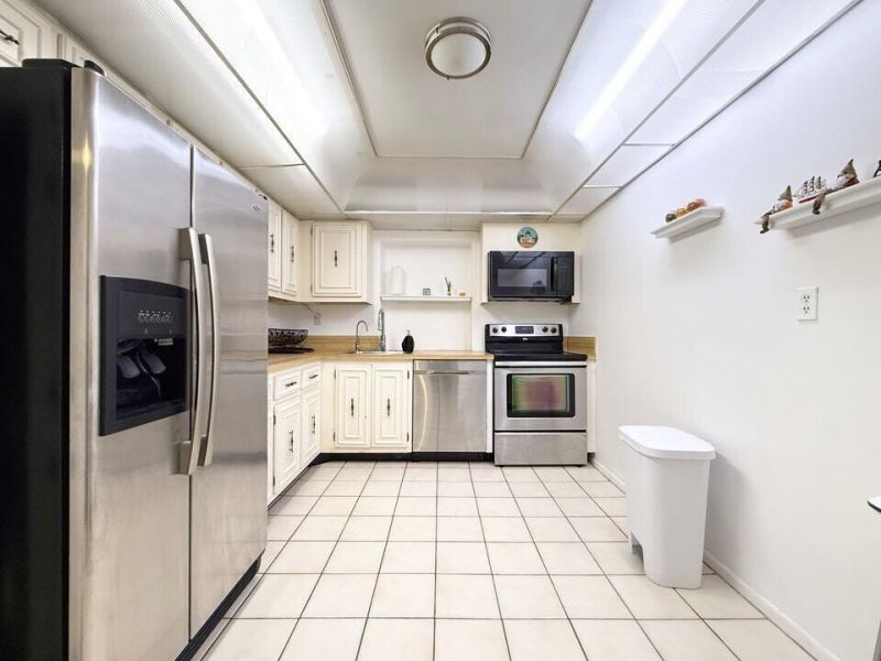 800 Parkview Drive, Unit 823, Hallandale, FL 33009 Photo