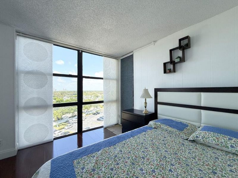 800 Parkview Drive, Unit 823, Hallandale, FL 33009 Photo