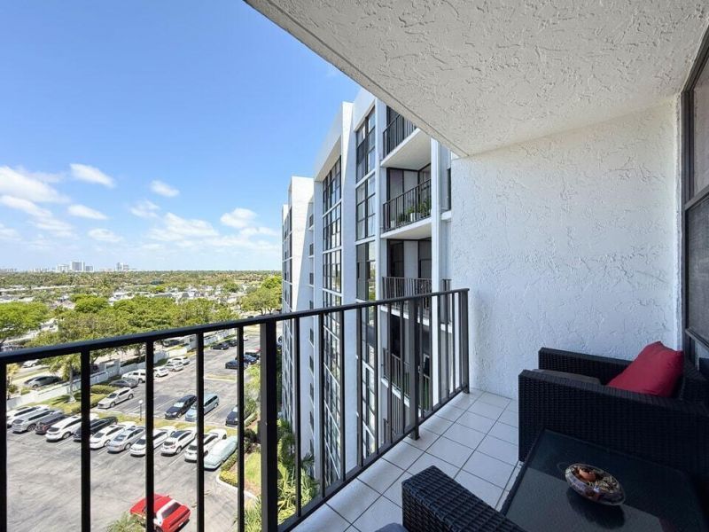 800 Parkview Drive, Unit 823, Hallandale, FL 33009 Photo