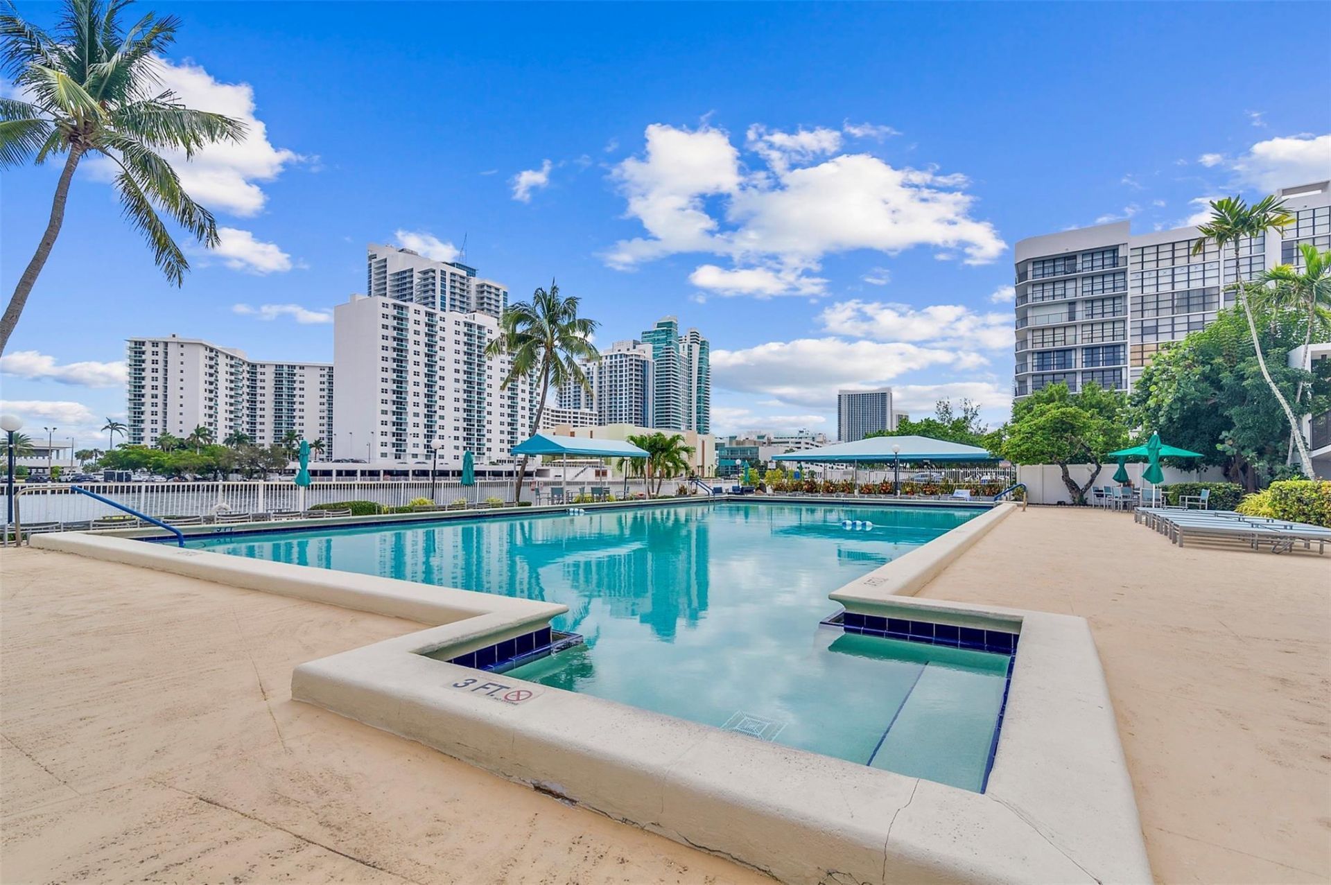 800 Parkview Drive, Unit 823, Hallandale, FL 33009 Photo