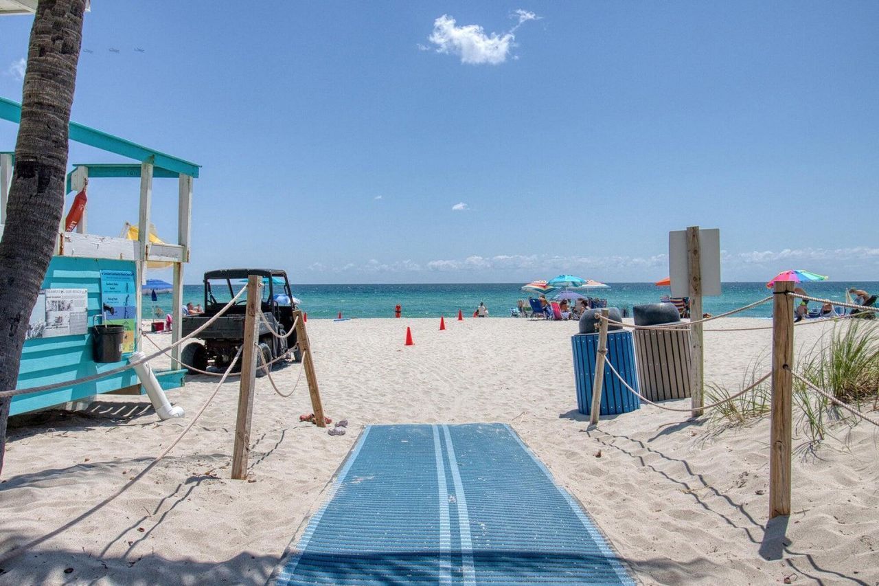 800 Parkview Drive, Unit 823, Hallandale, FL 33009 Photo