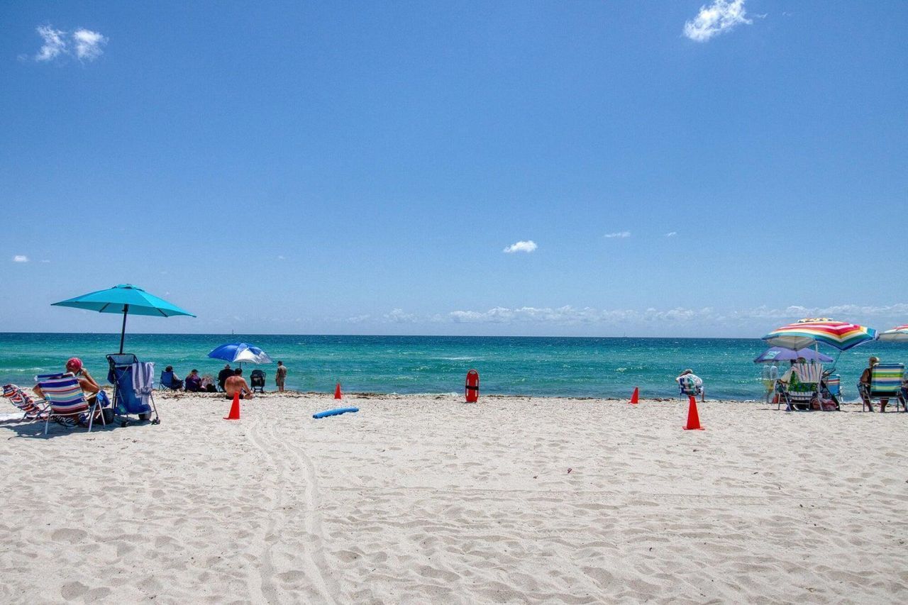 800 Parkview Drive, Unit 823, Hallandale, FL 33009 Photo