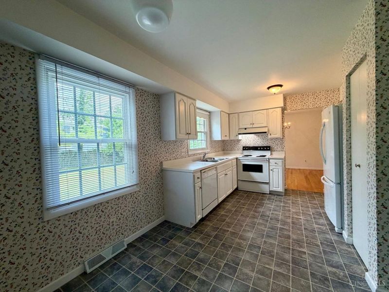 11363 Kenshire Drive, Forest Park, OH 45240 Photo 14