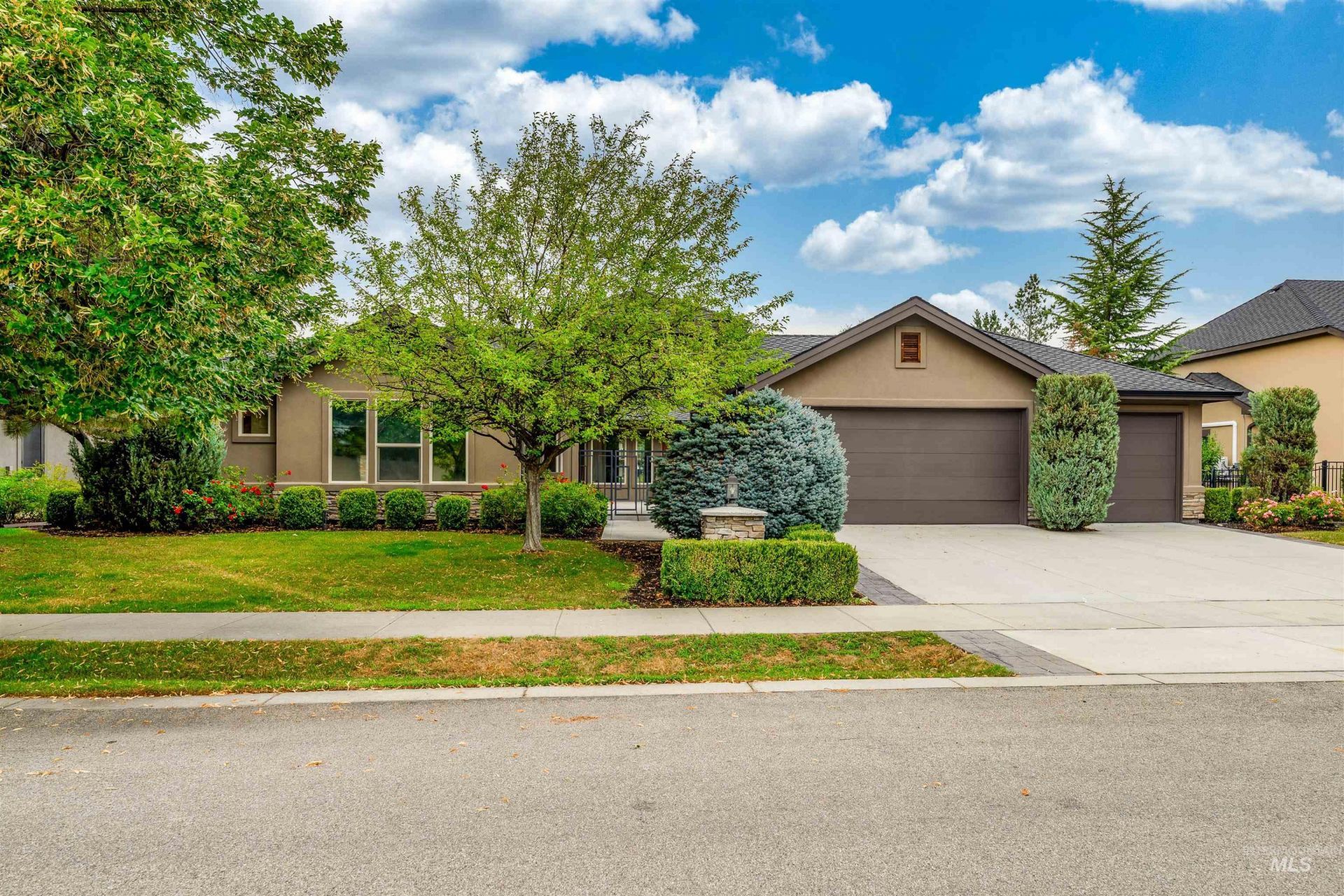 568 E Lakebrook Lane, Eagle, ID 83616 Main Photo