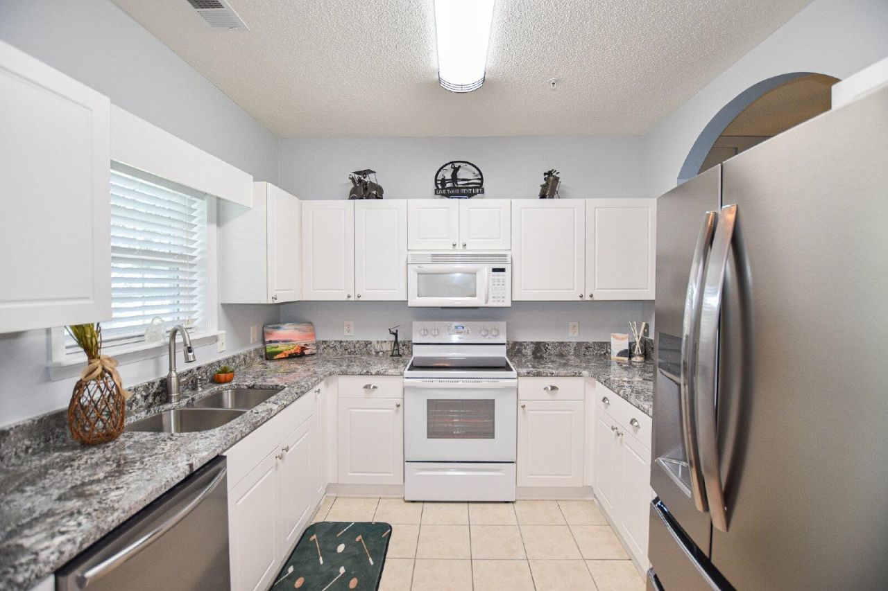 5825 Catalina Dr. Photo 5