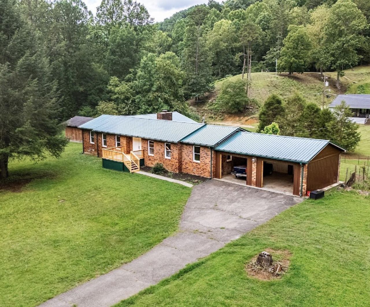 29 KG Estates Road, Louisa, KY 41230
