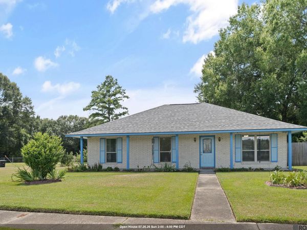 10003 E Brookside Dr, Central, LA 70818