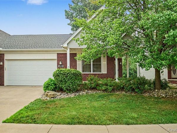 1388 Luxington Drive, Lapeer, MI 48446