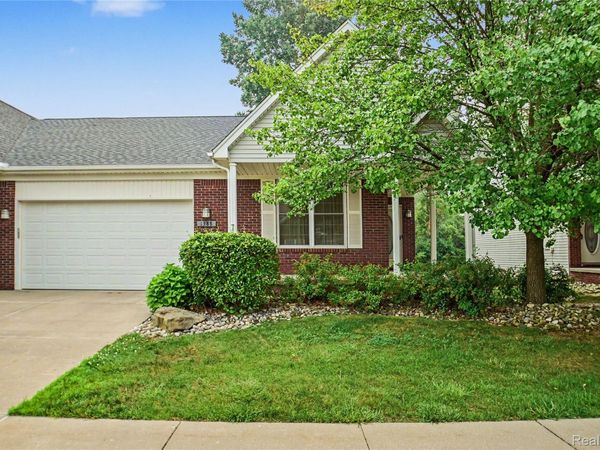 1388 Luxington Drive, Lapeer, Mi 48446