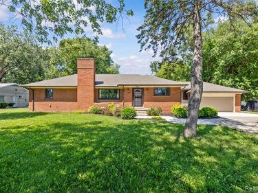 18480 W 9 Mile Road , Southfield, MI 48075