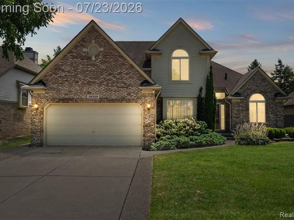 19550 Shorecrest Drive, Clinton Twp, MI 48038