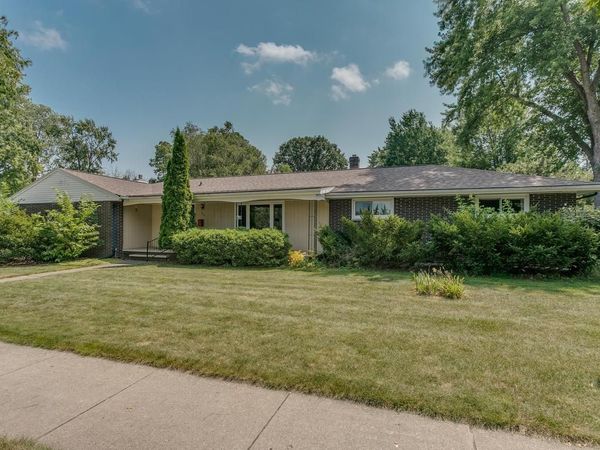 915 E GRANT STREET, Appleton, WI 54911