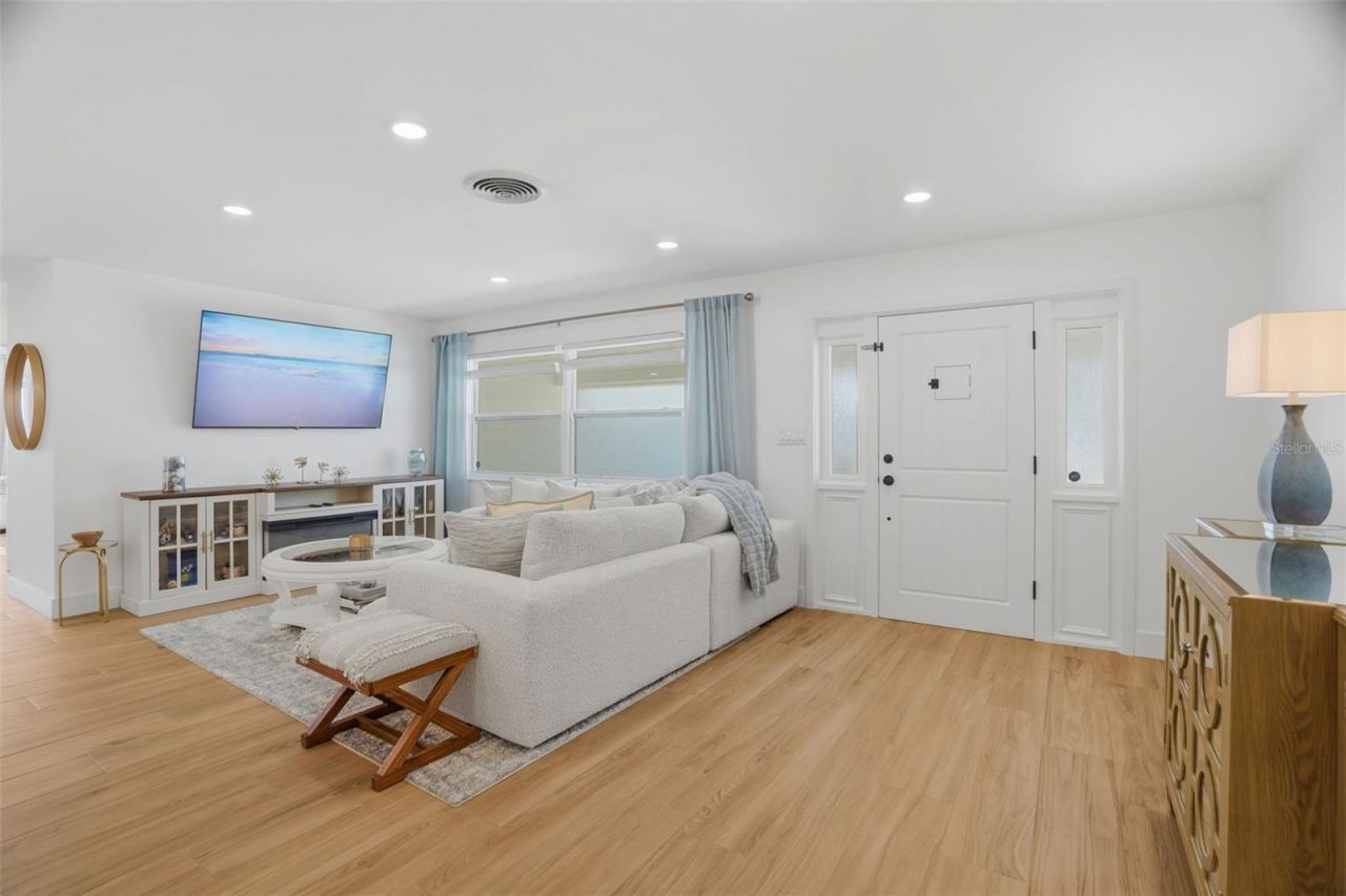 1819 Maryland Avenue Ne, Saint Petersburg, FL 33703 Photo