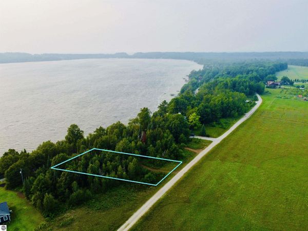 30 Lake Leelanau Drive N, Lake Leelanau, MI 49653