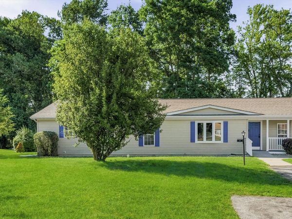 1 Palm Circle , Poughkeepsie, NY 12603