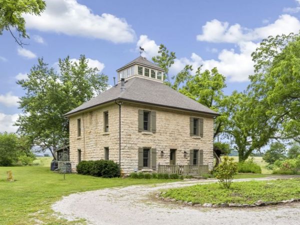 2597 County Road 327 , Berryville, AR 72616