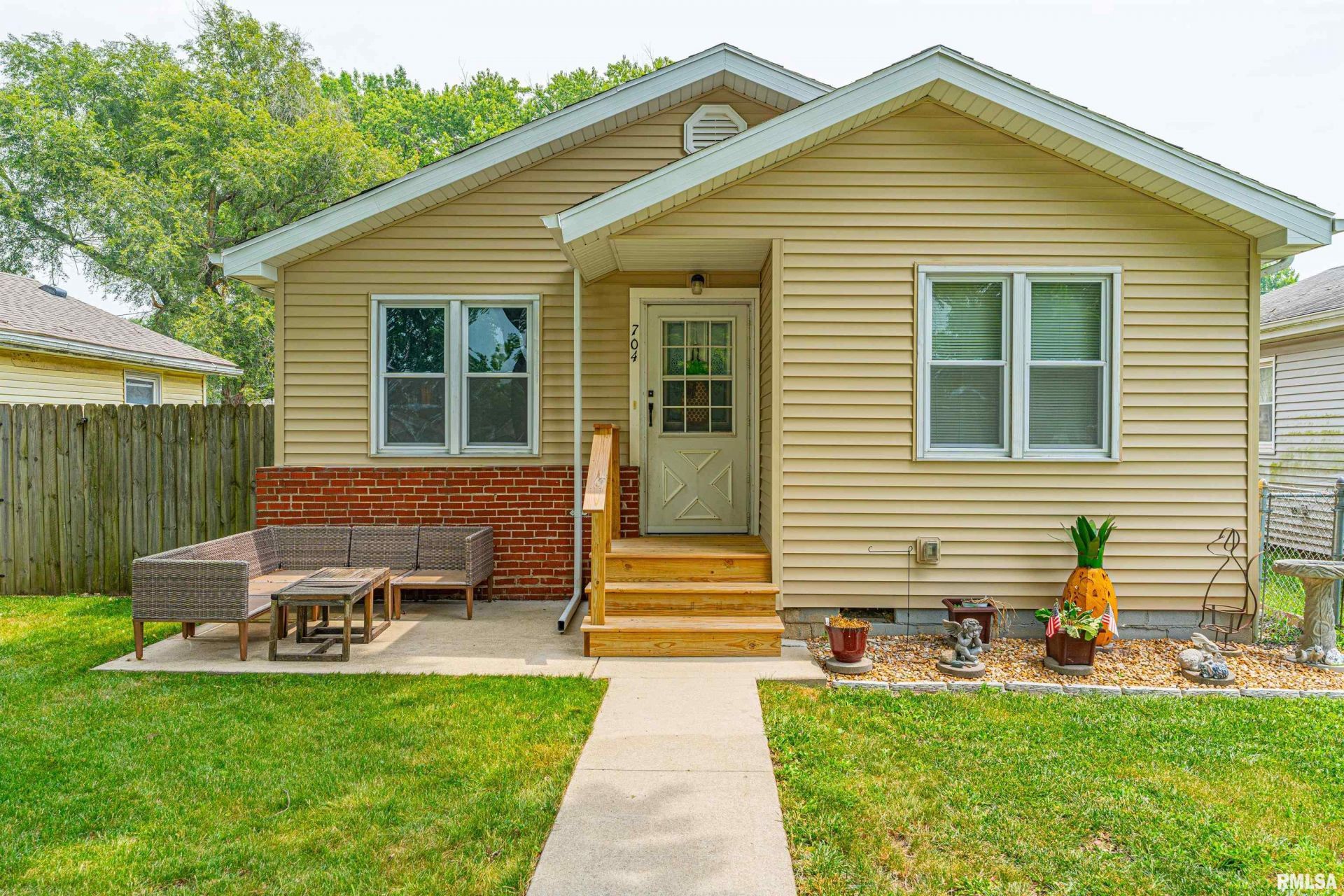 704 N Madison Street, Lincoln, IL 62656 Main Photo