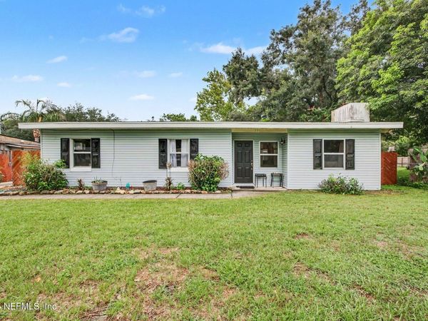 231 E 1ST Street, Chuluota, FL 32766