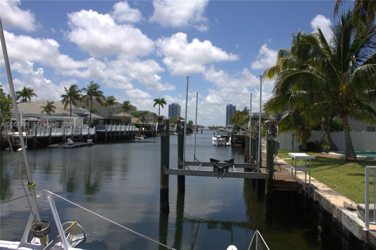 3440 NE 170th St , North Miami Beach, FL 33160 Photo