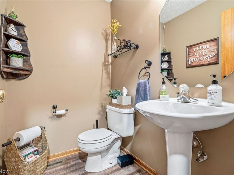 105 Rodeo Circle, Louisville, OH 44641 Photo 18