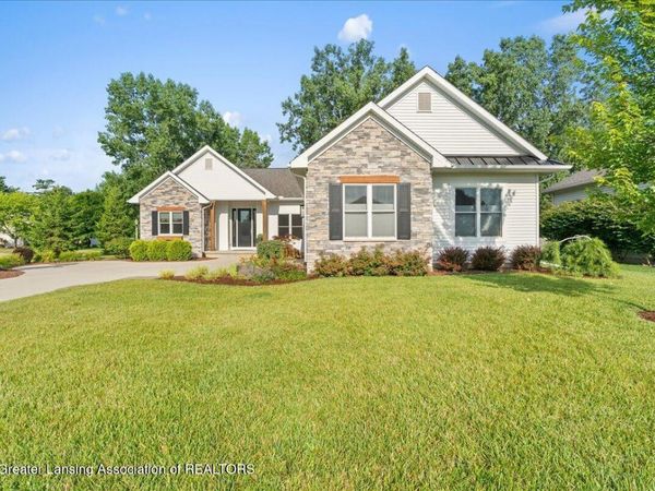 822 Laurelwood Drive, Lansing, MI 48917