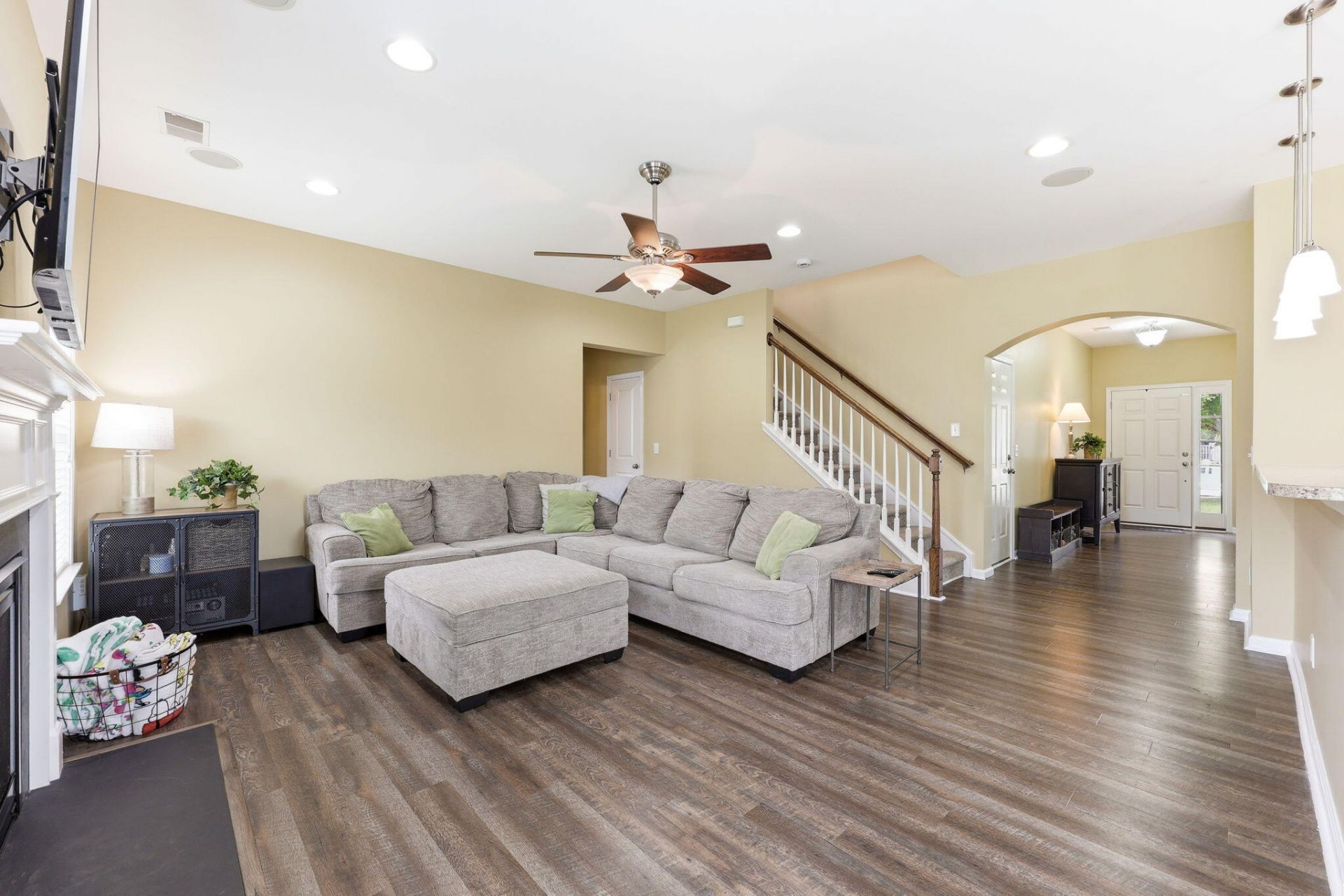 8017 Henderson Road Photo 16