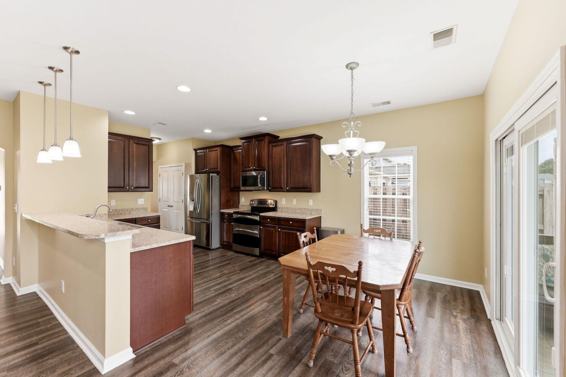 8017 Henderson Road Photo 24