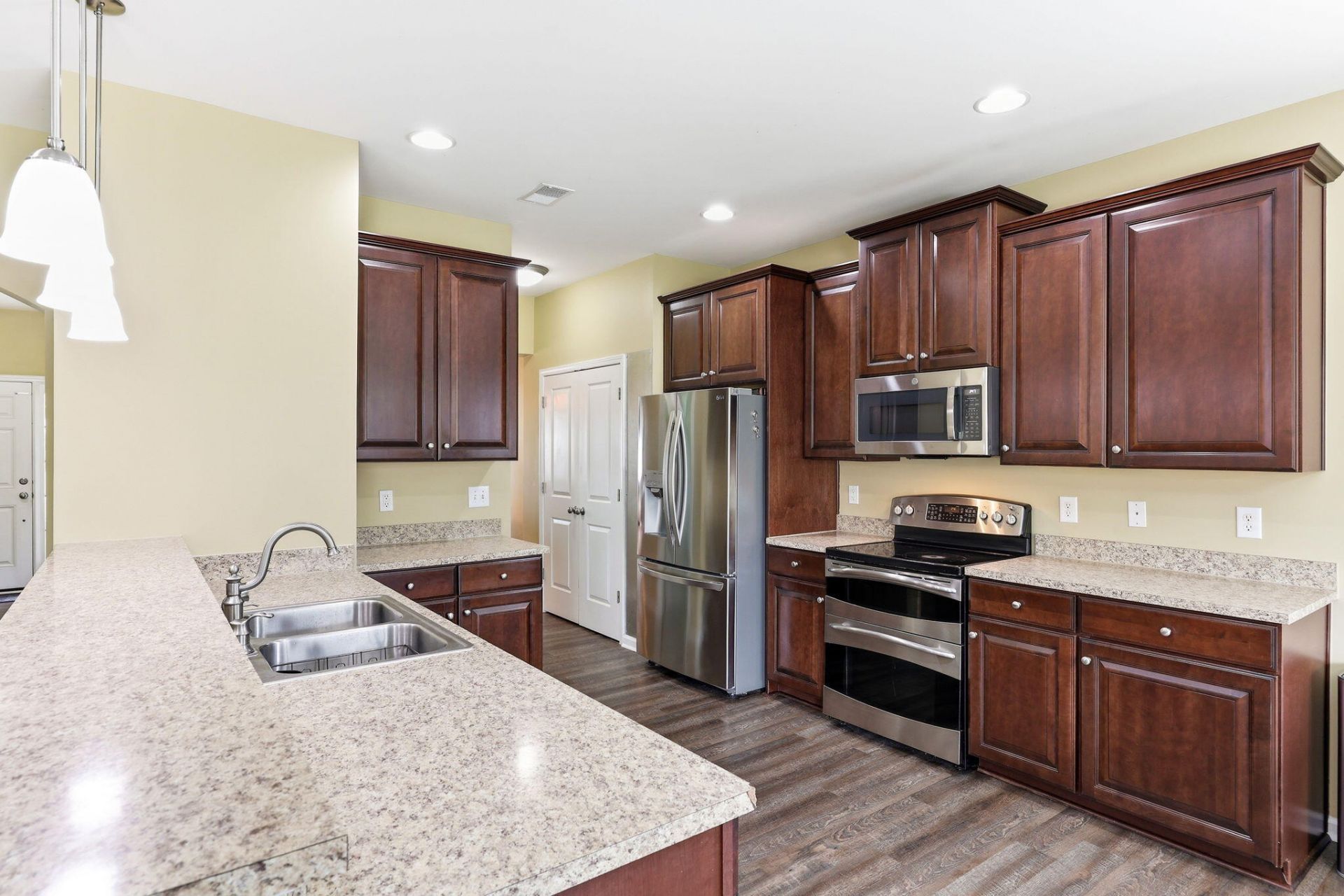 8017 Henderson Road Photo 25