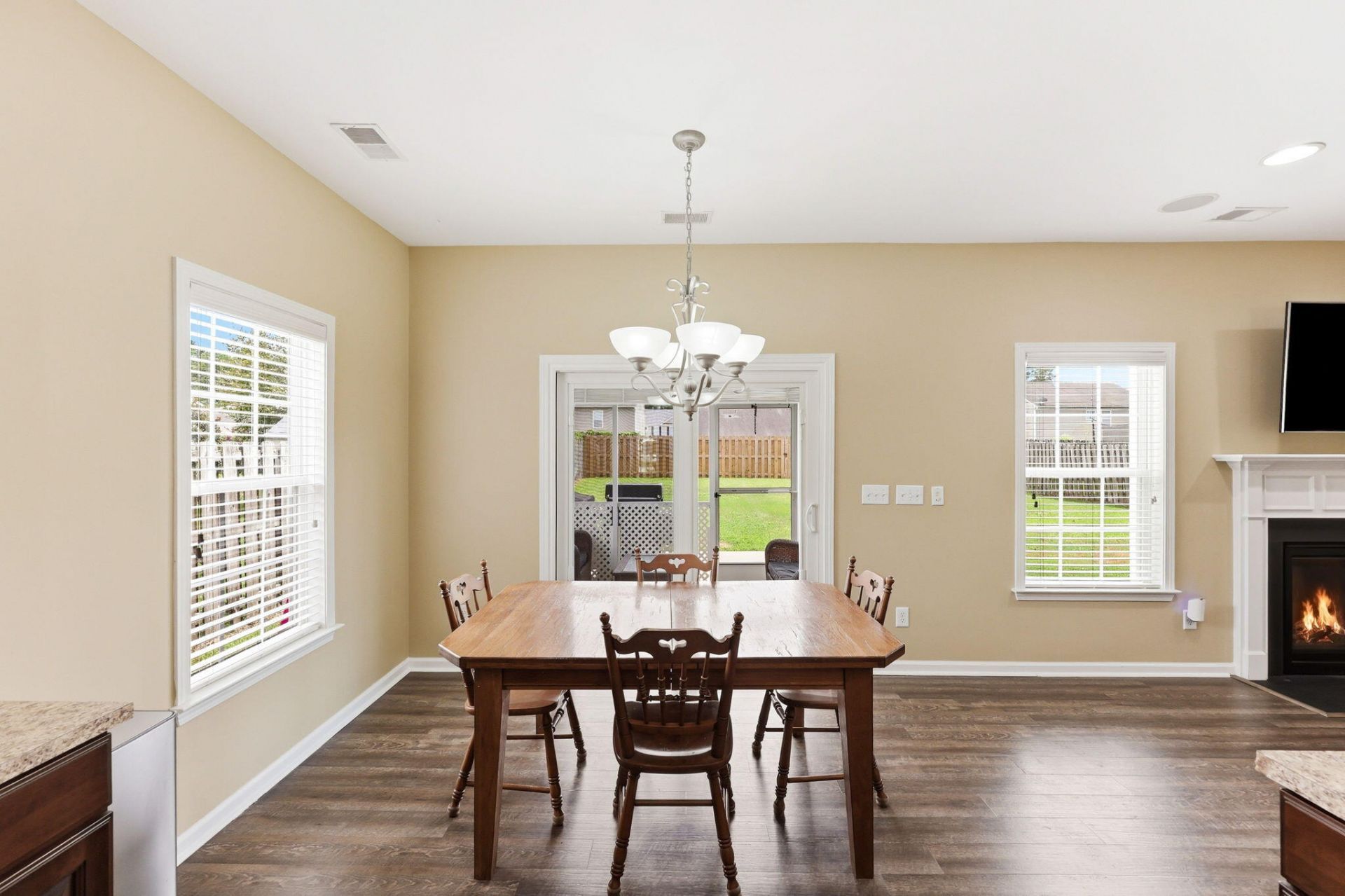 8017 Henderson Road Photo 30
