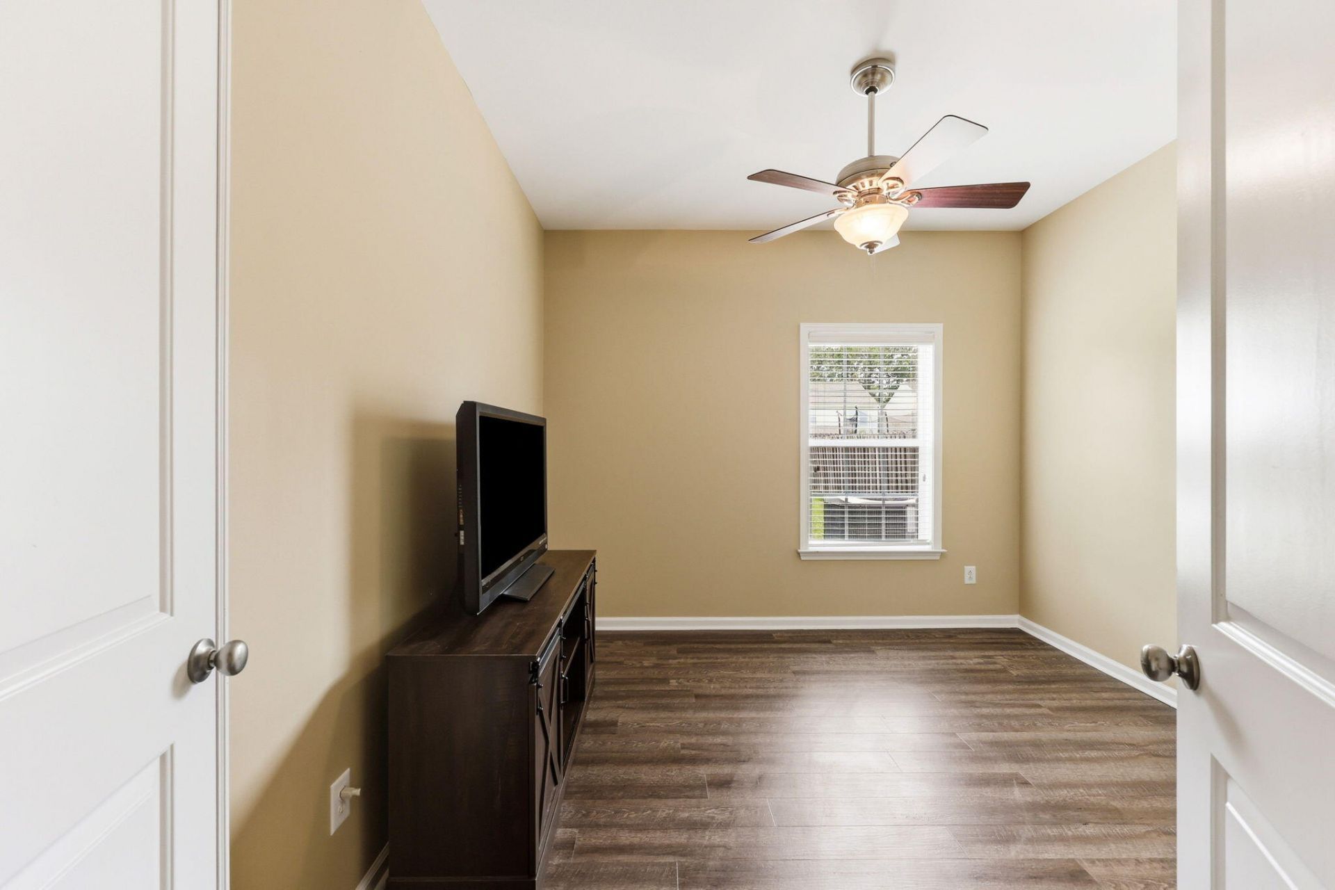 8017 Henderson Road Photo 40