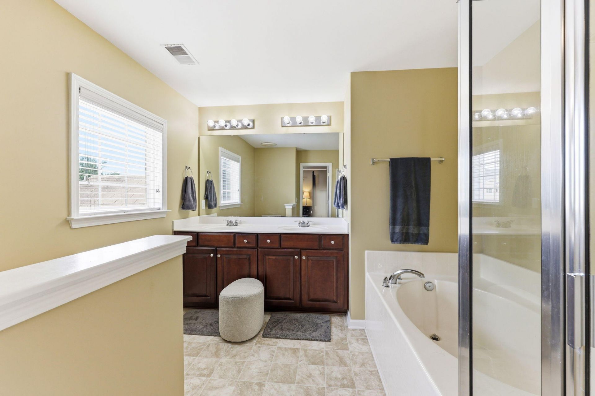 8017 Henderson Road Photo 46