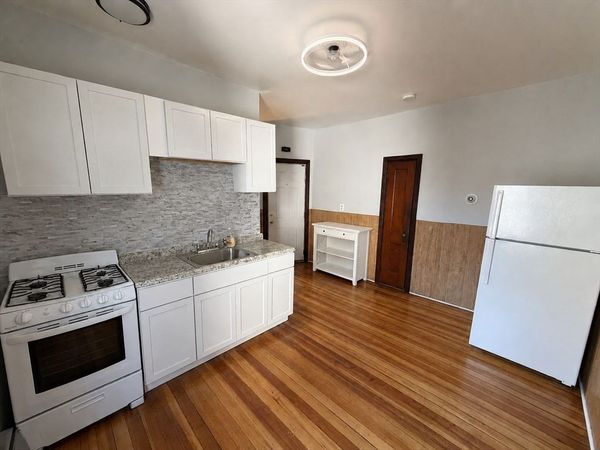 869 Brock Ave, Unit 2S, New Bedford, MA 02744