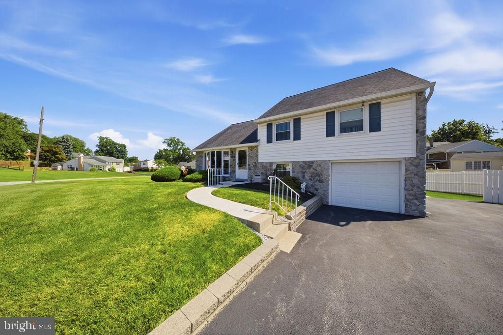 855 Rhoads Drive, Springfield, PA 19064 Main Photo