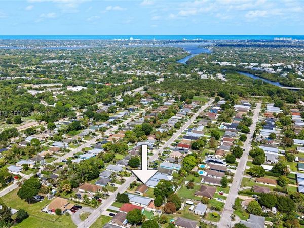 6894 3rd St , Jupiter, FL 33458