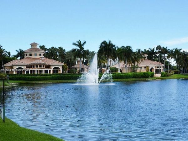 957 N Harbor Vw, Unit 957, Hollywood, FL 33019