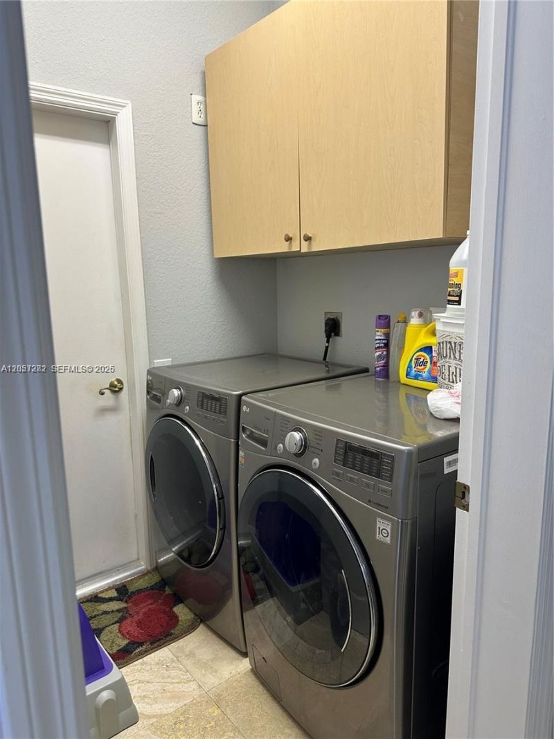 957 N Harbor Vw, Unit 957, Hollywood, FL 33019 Photo