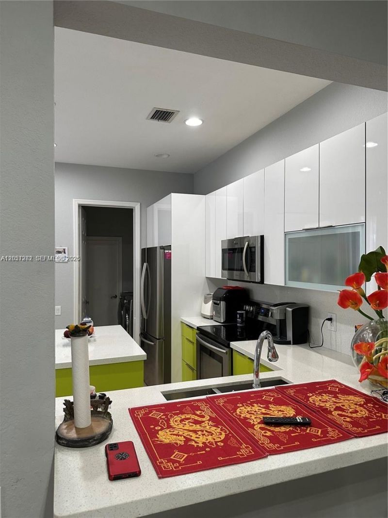 957 N Harbor Vw, Unit 957, Hollywood, FL 33019 Photo