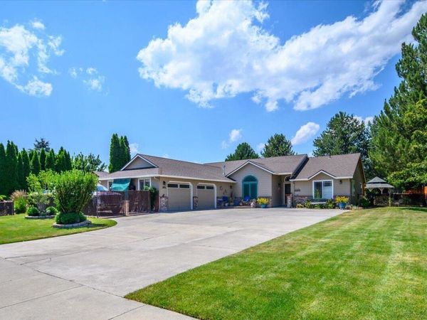 3715 SW Gene Sarazan Drive, Redmond, OR 97756