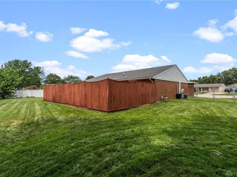 8289 Millspring Place, Huber Heights, OH 45424 Photo 5