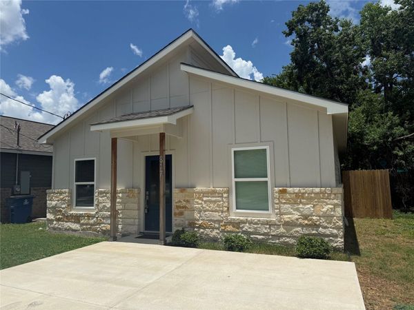 817 5th ST , Lockhart, TX 78644