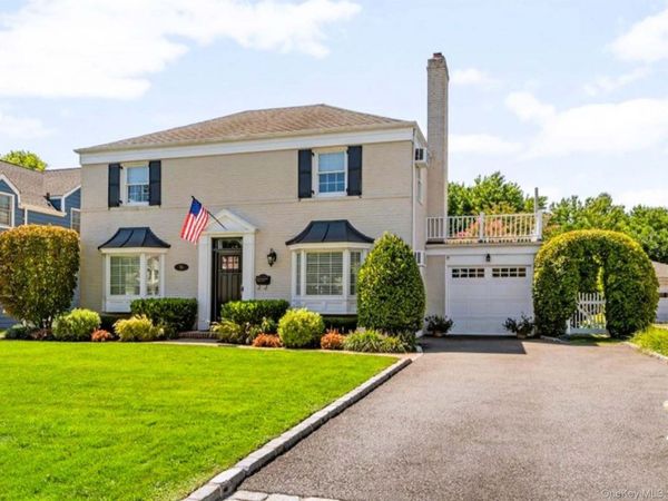 96 Huntington Road, Garden City, NY 11530