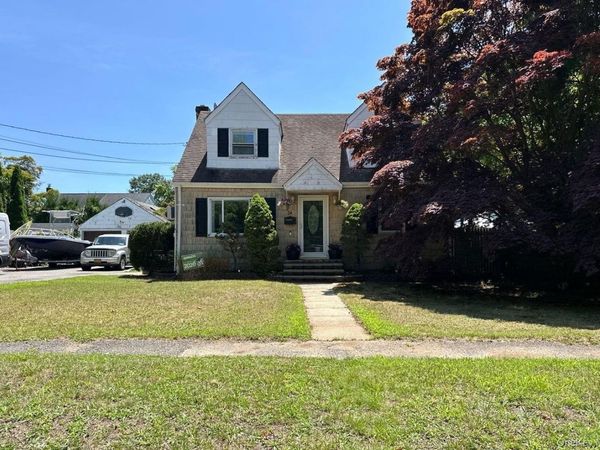 24 Gates Street , Greenlawn, NY 11740