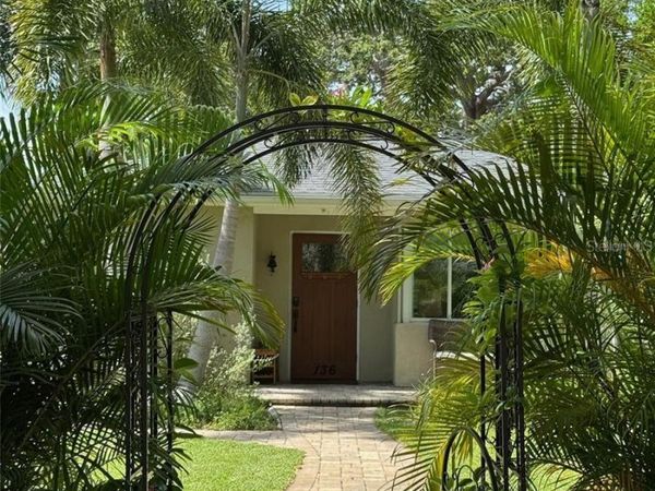 136 25TH AVENUE N, ST PETERSBURG, FL 33704