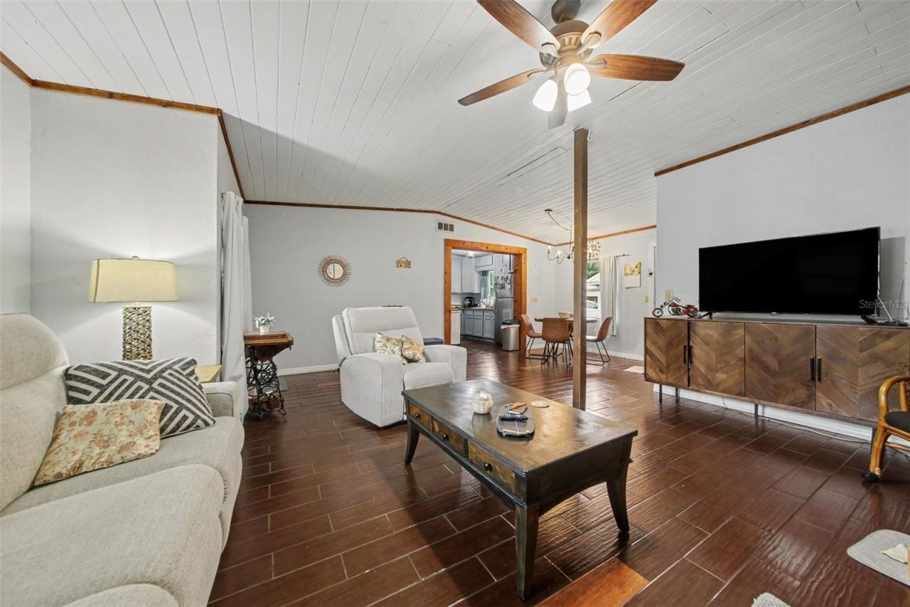 231 1st Street , Chuluota, FL 32766 Photo