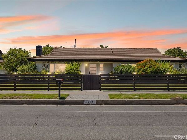 9435 Haskell , North Hills, CA 91343