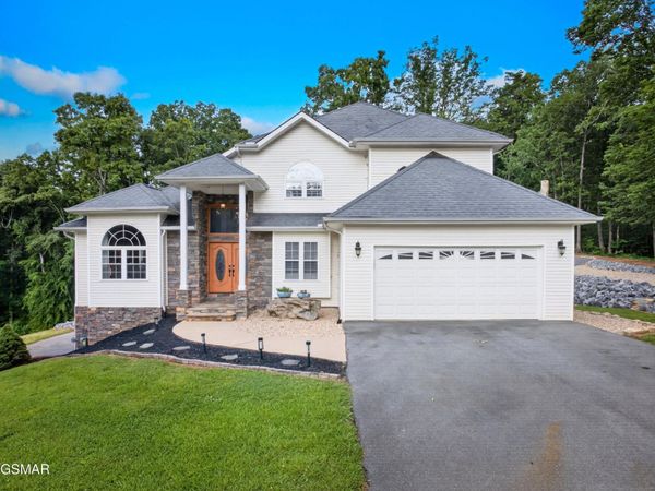 917 Crickett Drive , Dandridge, TN 37725