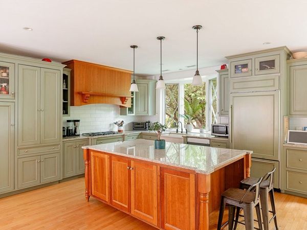 25 Bradford Rd, Newton, MA 02461