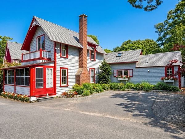 21 Butler Avenue, Unit 1, Oak Bluffs, MA 02557