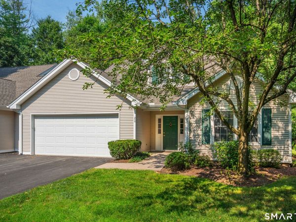 26 Shipston, Unit 26, West Hartford, CT 06117